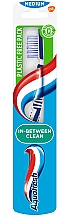 Зубная щетка средняя, синяя - Aquafresh In-Beetwen Clean Medium — фото N1