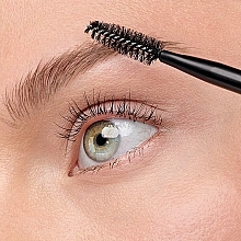 Пензлик-щіточка для брів - Catrice Duo Eyebrow Defining Brush — фото N3