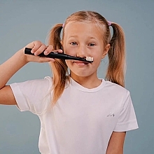 Детская электрическая звуковая зубная щетка, черная - Smiley Light Kids — фото N7