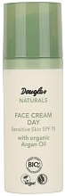 Духи, Парфюмерия, косметика Дневной крем для чувствительной кожи SPF 15 - Douglas Naturals Face Day Cream Sensitive Skin SPF 15