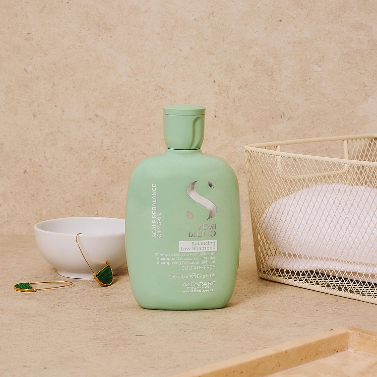 Шампунь для жирної шкіри голови - Alfaparf Semi Di Lino Scalp Rebalance Balancing Low Shampoo — фото N5