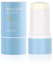 Охлаждающий солнцезащитный стик для лица - Skin79 Water Wrapping Moist Cool Sun Stick UV SPF50+ PA ++++ — фото N1