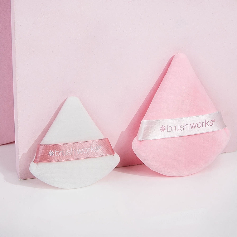 Набір пушків для нанесення пудри, 2 шт. - Brushworks Triangular Powder Puff Duo — фото N3