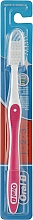 Парфумерія, косметика Зубна щітка середньої жорсткості 40, рожева - Oral-B Clean Fresh Strong