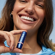 Помада для губ і щік - Nivea Caring Beauty Lip & Chick SPF30 — фото N16