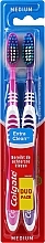 Парфумерія, косметика Набір "Експерт чистоти", зубні щітки середньої жорсткості, фіолетова + темно-рожева - Colgate Expert Cleaning Medium Toothbrush