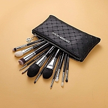 Набор кистей для макияжа, яркое серебро - Eigshow Beauty Makeup Brush Master Light Gun Black — фото N2