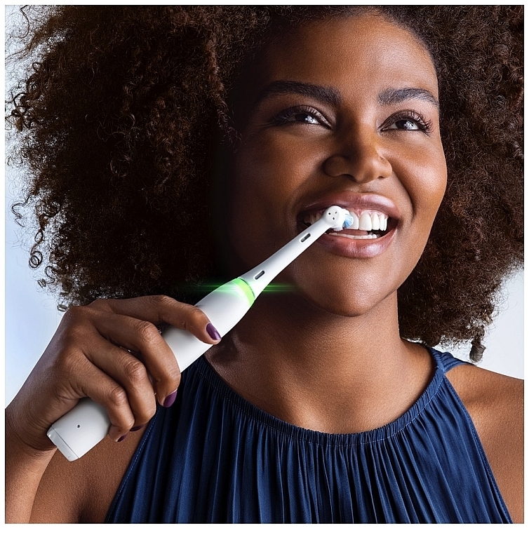 Електрична акумуляторна зубна щітка, біла - Oral-B iO Series 4 — фото N11