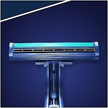 УЦЕНКА Набор одноразовых станков для бритья с двойным лезвием, 5шт - Gillette Blue II Plus * — фото N6
