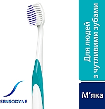 Зубна щітка "Глибоке чищення", м'яка - Sensodyne Deep Clean Soft — фото N4