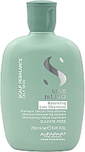 Шампунь для жирной кожи головы - Alfaparf Semi Di Lino Scalp Rebalance Balancing Low Shampoo — фото N1