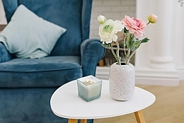 Ароматична свічка в матовій склянці "Білі квіти" - Bispol Scented Candle White Flowers — фото N2