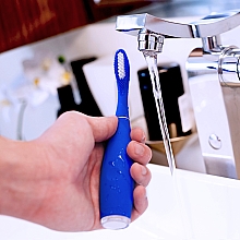 Електрична зубна щітка - Foreo ISSA 2 Electric Sonic Toothbrush, Cobalt Blue — фото N4