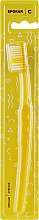 Духи, Парфюмерия, косметика Зубная щетка "С", средняя, желтая - Spokar C