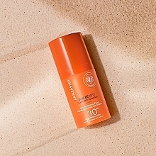 Сонцезахисний флюїд для обличчя - Lancaster Sun Beauty Nude Skin Sensation Sun Protective Fluid SPF30 — фото N6