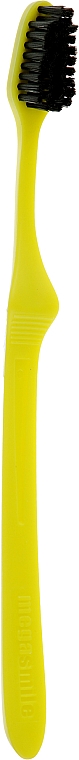 Зубная щетка "Блек Вайтенинг" медиум, желтая - Megasmile — фото N1