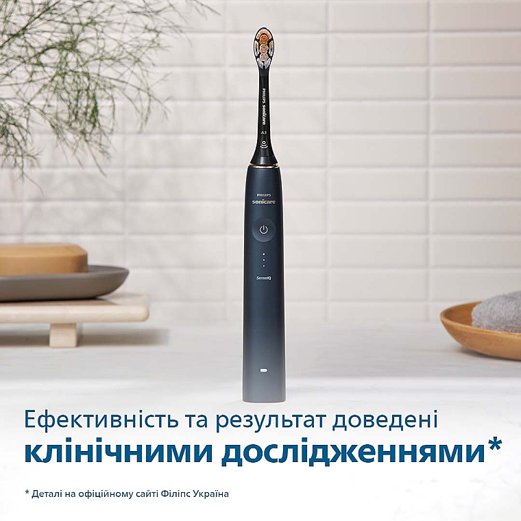 Электрическая звуковая зубная щетка с технологией SenseIQ, темно-синяя - Philips Sonicare 9900 Prestige HX9992/12 — фото N2