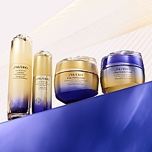 Обогащенный подтягивающий и укрепляющий крем для лица - Shiseido Vital Perfection Uplifting And Firming Advanced Cream Enriched (сменный блок) — фото N3