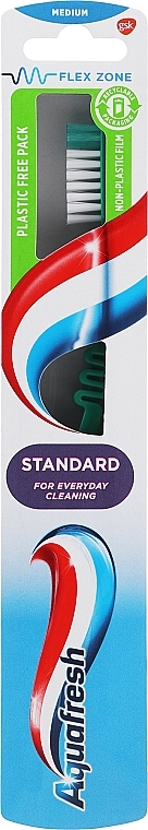 Зубна щітка середньої жорсткості "Standard", зелена - Aquafresh Standard Medium Toothbrush — фото N1