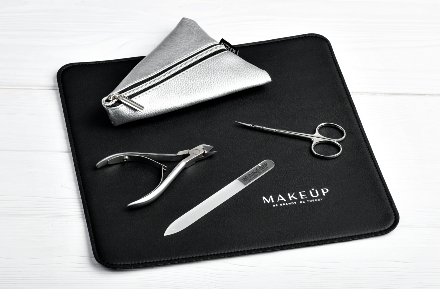 Пенал для інструментів, срібло "Manicure triangle" - MAKEUP — фото N2