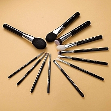 Набор кистей для макияжа, яркое серебро - Eigshow Beauty Makeup Brush Master Light Gun Black — фото N5