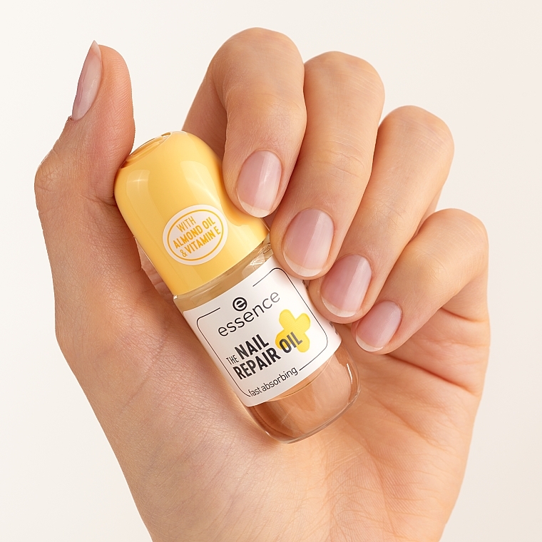 Масло для восстановления ногтей - Essence The Nail Repair Oil With Avocado & Vitamin E — фото N4