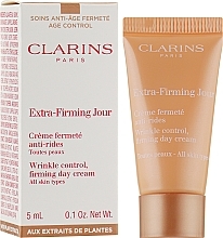 Підтягуючий денний відновлюючий крем проти зморшок - Clarins Extra-Firming Day Wrinkle Lifting Cream for all skin types (міні) — фото N2