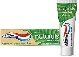 УЦЕНКА Зубная паста "Свежесть трав с натуральными компонентами" - Aquafresh Naturals Herbal Fresh * — фото N1