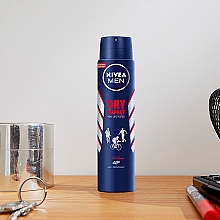 Дезодорант антиперспірант спрей - NIVEA Deodorant Dry For Men — фото N4