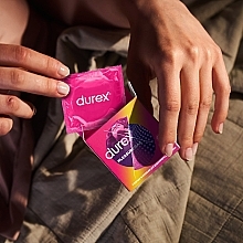 Презервативи латексні з силіконовою змазкою з ребрами та крапками, 3 шт - Durex Pleasuremax — фото N8