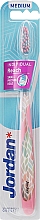 Зубная щетка medium, розовая с узорами - Jordan Individual Reach Toothbrush — фото N1