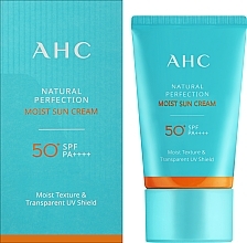 Легкий увлажняющий солнцезащитный крем - AHC Natural Perfection Moist Sun Cream SPF50+/PA++++ — фото N2