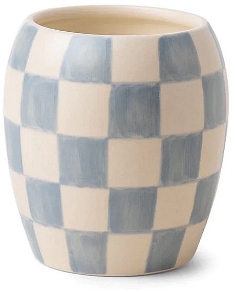 Ароматическая свеча "Хлопок и тик", голубая - Paddywax Checkered Porcelain Candle Light Blue Cotton & Teak — фото N1