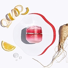 Увлажняющий крем для лица с экстрактом корня женьшеня - Shiseido Essential Energy Hydrating Cream — фото N5