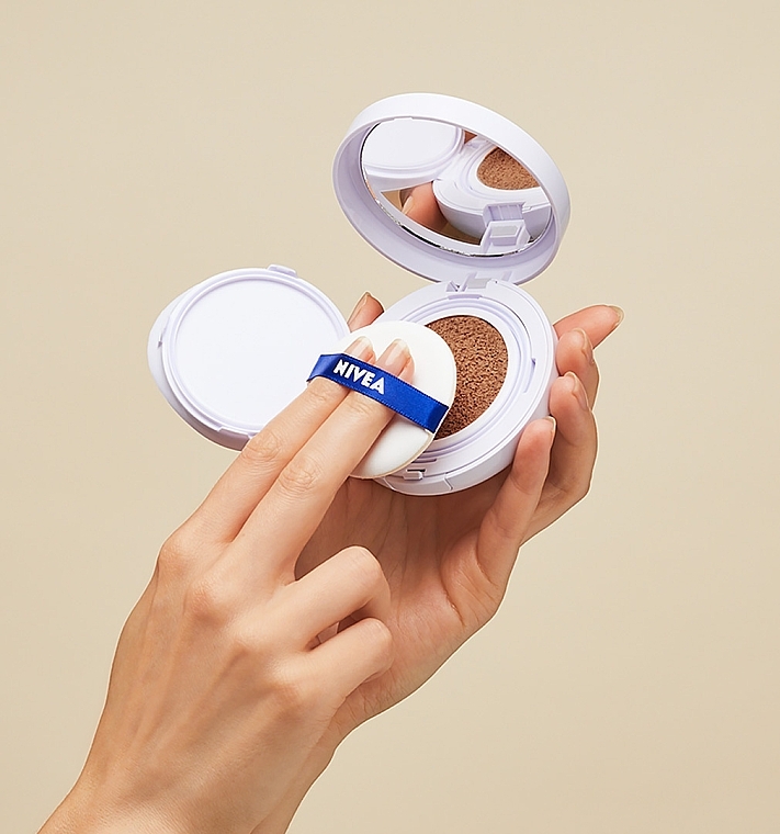 Тональний кушон - NIVEA Hyaluron Cellular Filler 3in1 Care Cushion SPF 15 — фото N5