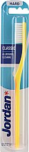 Парфумерія, косметика Зубна щітка з жорсткою щетиною "Класик", жовта з оранжевим - Jordan Classic Hard Toothbrush