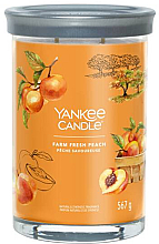 Ароматическая свеча в стакане "Farm Fresh Peach", 2 фитиля - Yankee Candle Singnature — фото N1