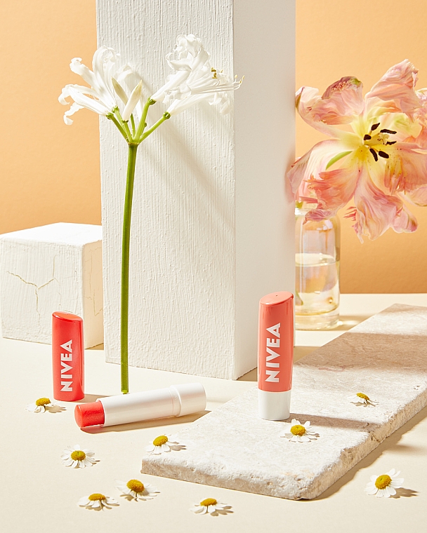 Бальзам для губ "Персиковый блеск" - NIVEA Lip Care Peach Shine Lip Balm — фото N4