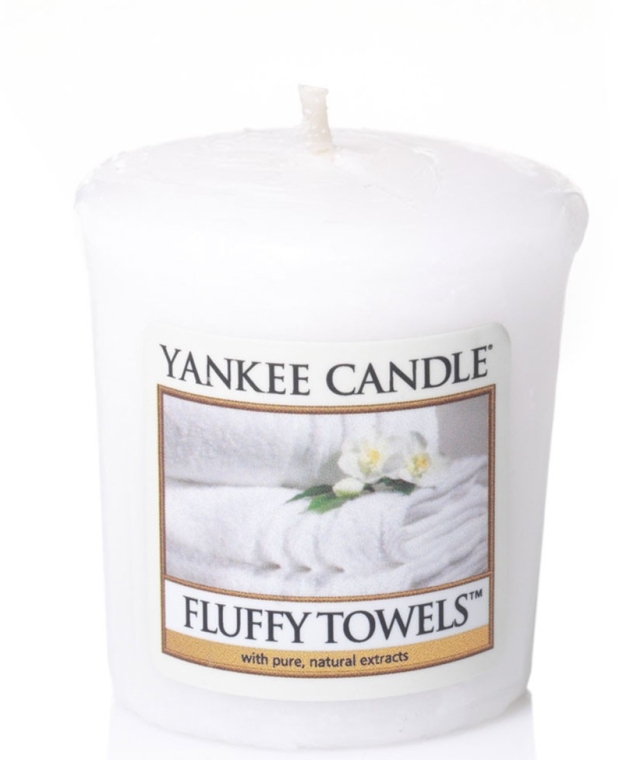 Ароматическая свеча "Пушистые полотенца" - Yankee Candle Scented Votive Fluffy Towels — фото N1