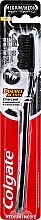 Парфумерія, косметика Зубна щітка середньої жорсткості "Деревне вугілля", бузково-чорна - Colgate Double Action Charcoal Medium Toothbrush