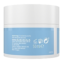 УЦЕНКА Успокаивающий ночной крем - Simple Water Boost Skin Quench Sleeing Cream * — фото N4