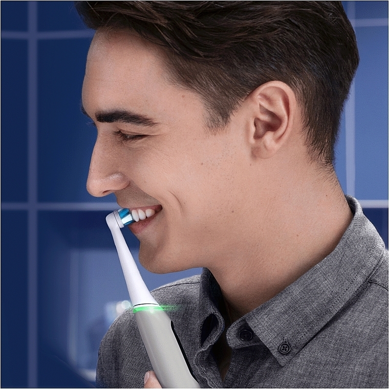 Електрична зубна щітка, сіра - Oral-B Braun iO Серія 8 — фото N10