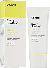 УЦІНКА М'який сонцезахисний засіб для обличчя з SPF43 PA+++ - Dr. Jart+ Every Sun Day Mild Sun * — фото N2