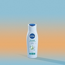 Шампунь "Объем и сила" с экстрактом бамбука и коллагеном - NIVEA Volumen & Strength Shampoo — фото N3