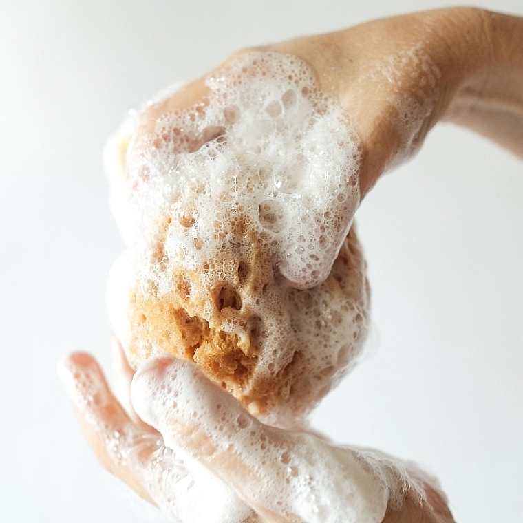 Губка для душа с мылом - Alma K. Soap Infused Bath Sponge — фото N3