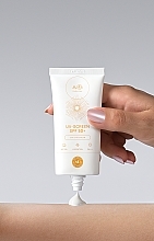 Солнцезащитный крем для лица - MyIDi UV-Screen Cream SPF 50+ — фото N5