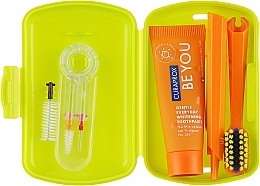 Набір дорожній ортодонтичний, зелений - Curaprox Ortho Travel Set (tbr/1pc + paste/10ml + brush/3pc + bag) — фото N2