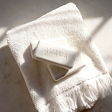 Мило на основі солі мертвого моря - Ahava Moisturizing Salt Soap — фото N4