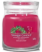 Ароматическая свеча в банке "Sparkling Winterberry", 2 фитиля - Yankee Candle Singnature — фото N2