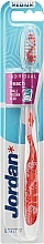 Парфумерія, косметика Зубна щітка medium, біла з червоним візерунком - Jordan Individual Reach Toothbrush